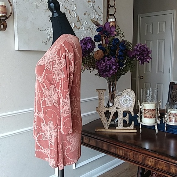 Picadilly Fashion Floral Embroidered Asymmetric Top. Size SP - Picture 6 of 16